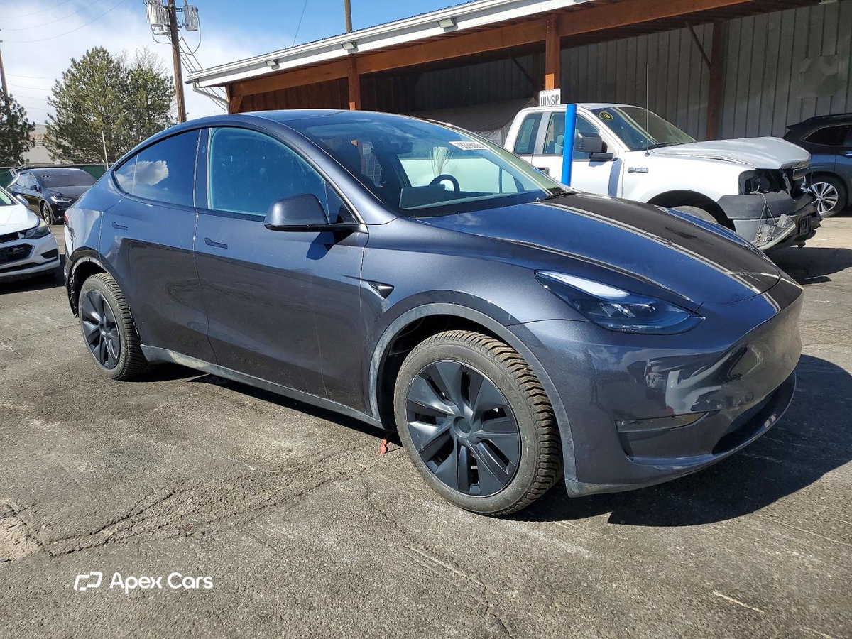 Tesla Model Y 2025