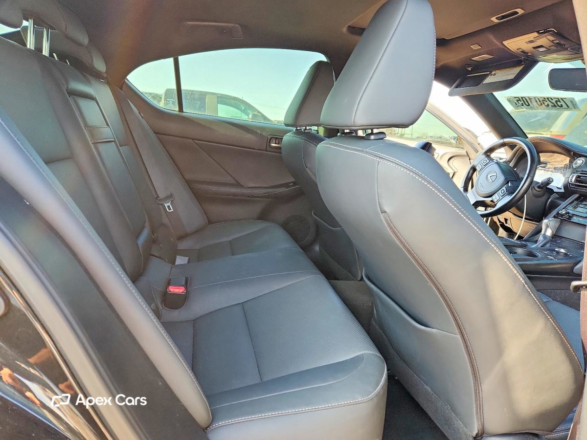 Lexus IS 2021