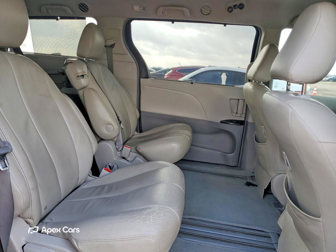 Toyota Sienna 2011