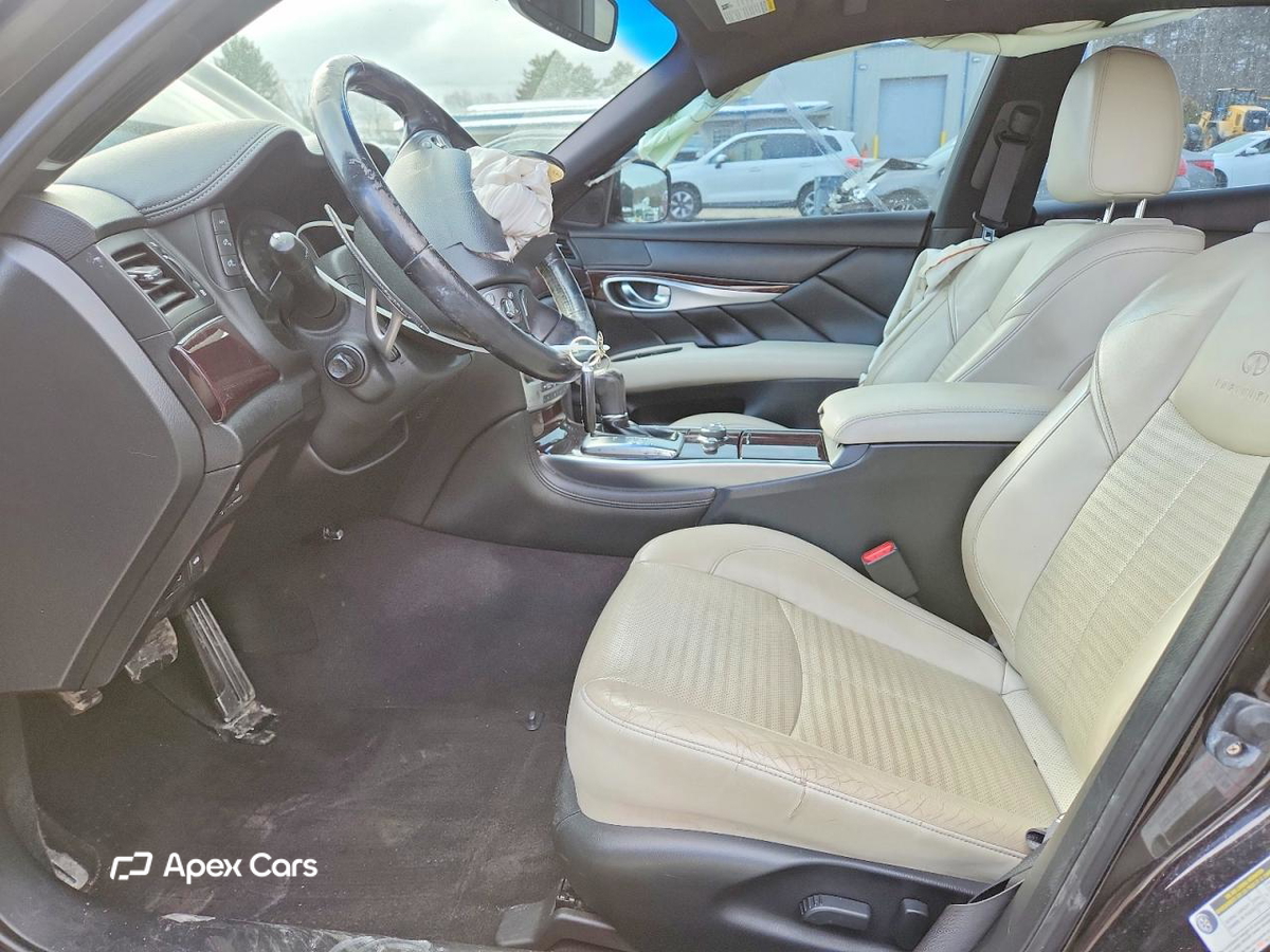 Infiniti M 2013