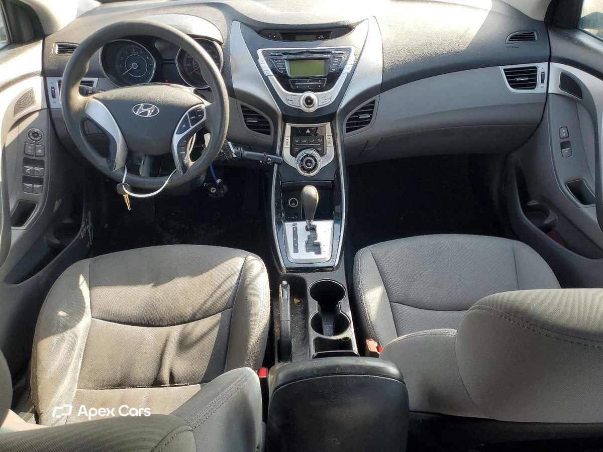Hyundai Elantra 2012