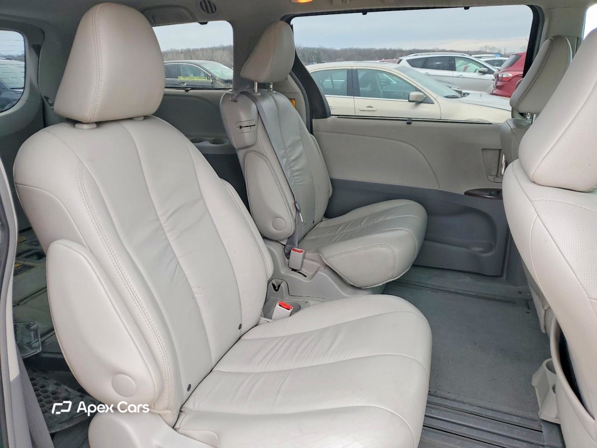 Toyota Sienna 2012