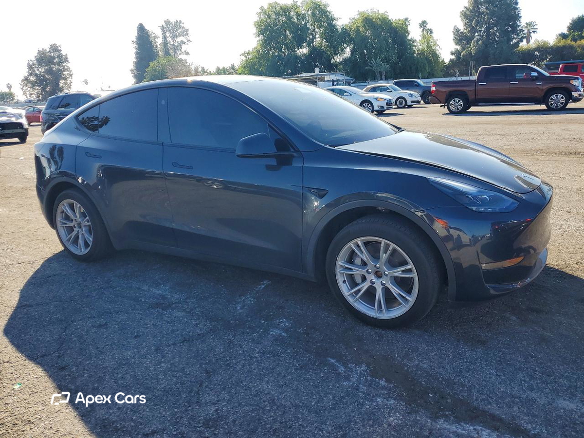 Tesla Model Y 2024