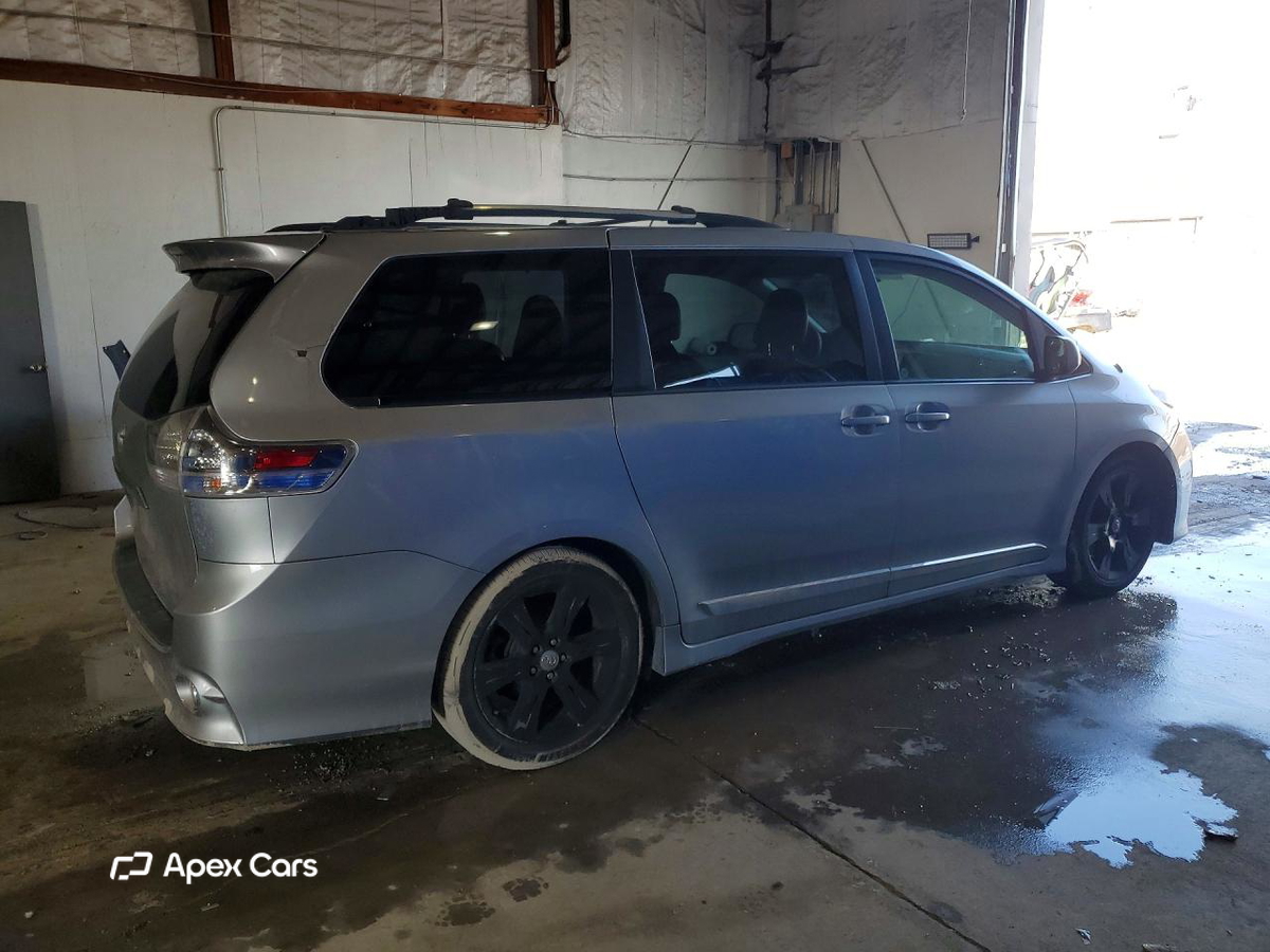 Toyota Sienna 2011