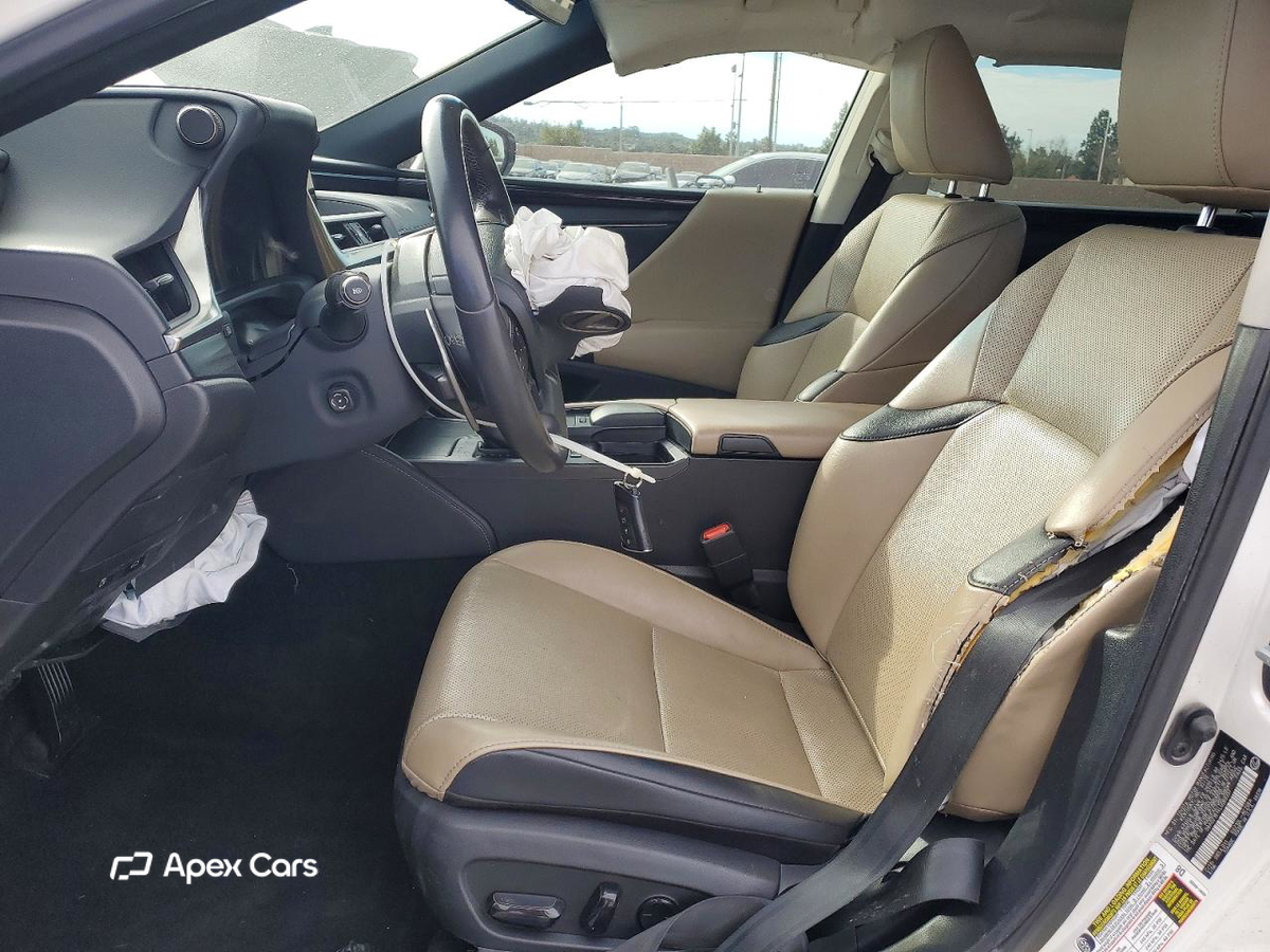 Lexus ES 2020