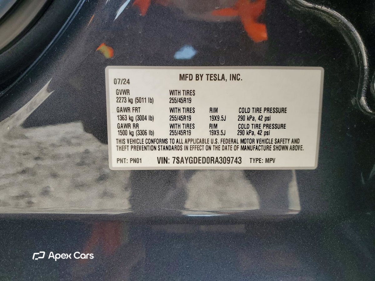 Tesla Model Y 2024