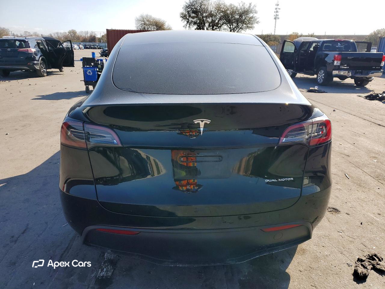 Tesla Model Y 2025
