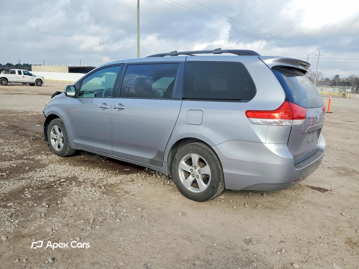 Toyota Sienna 2011