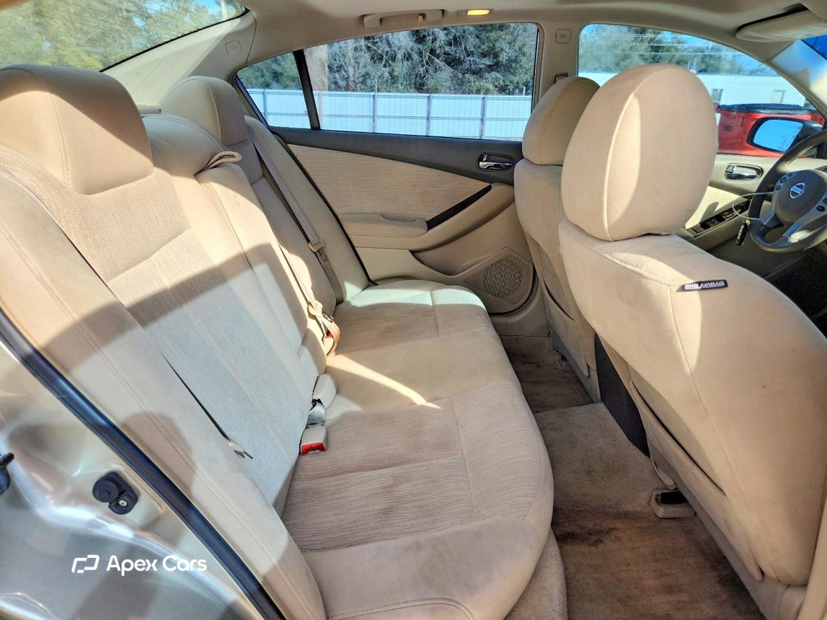 Nissan Altima 2010