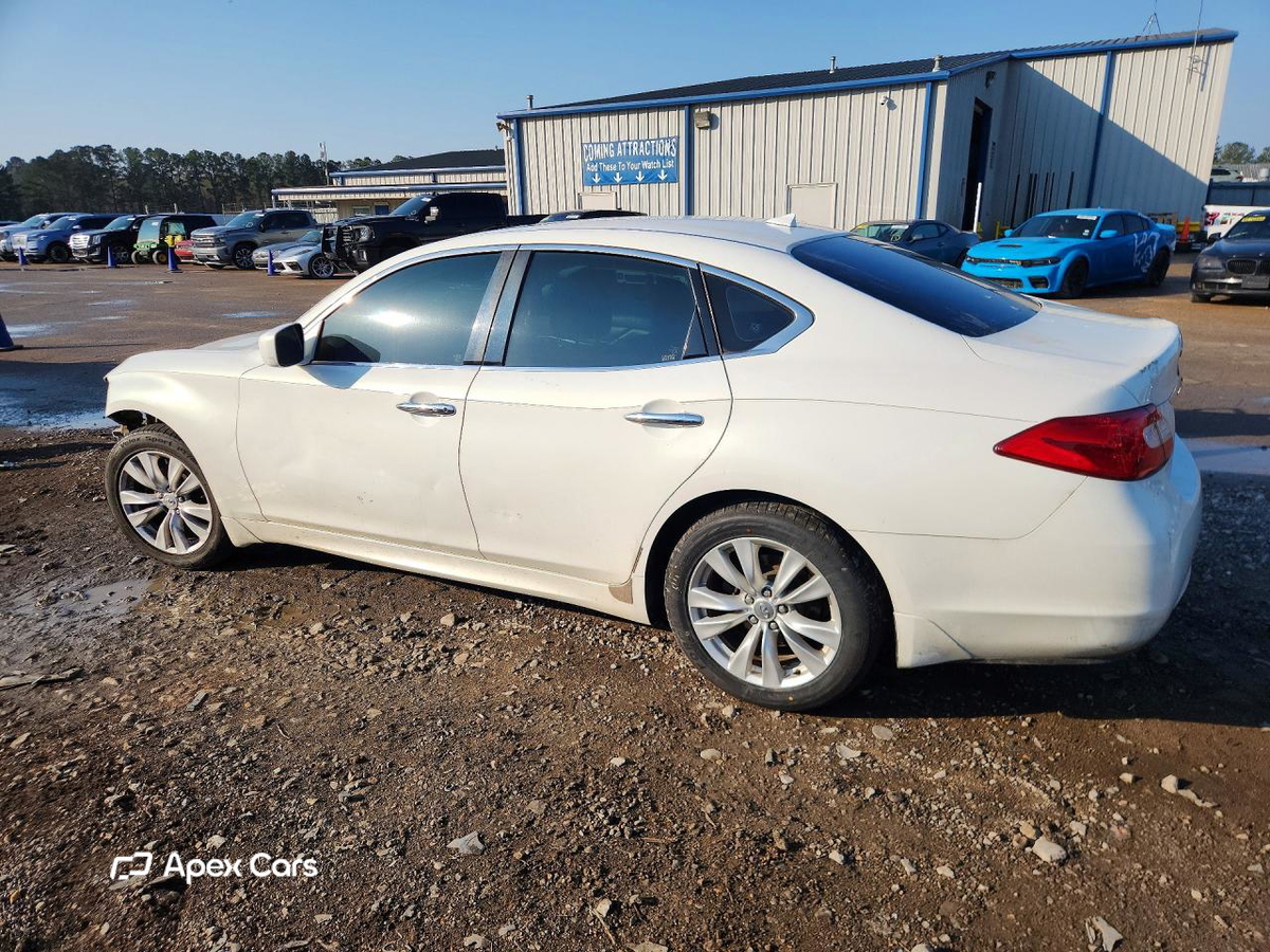 Infiniti M 2011