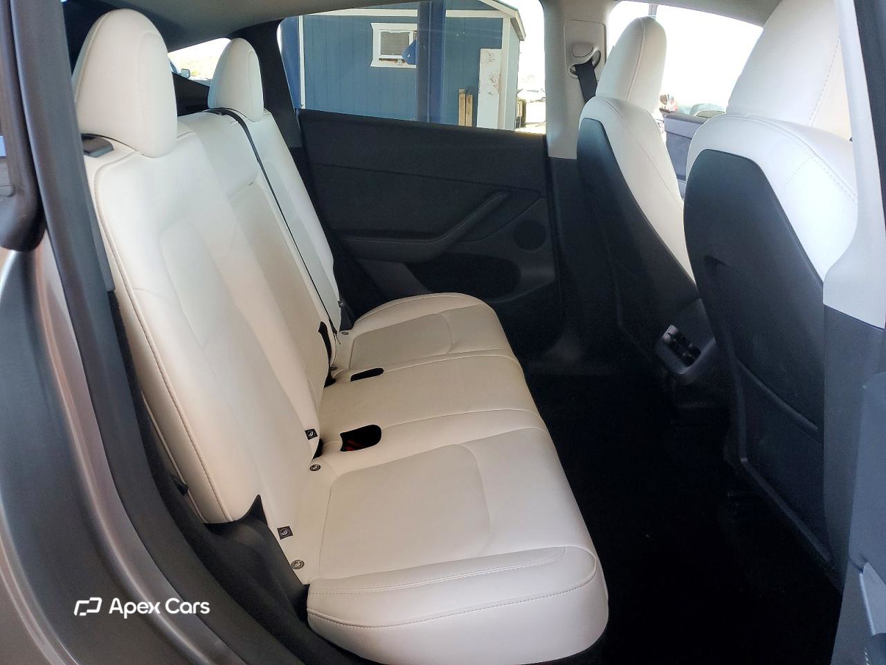 Tesla Model Y 2025