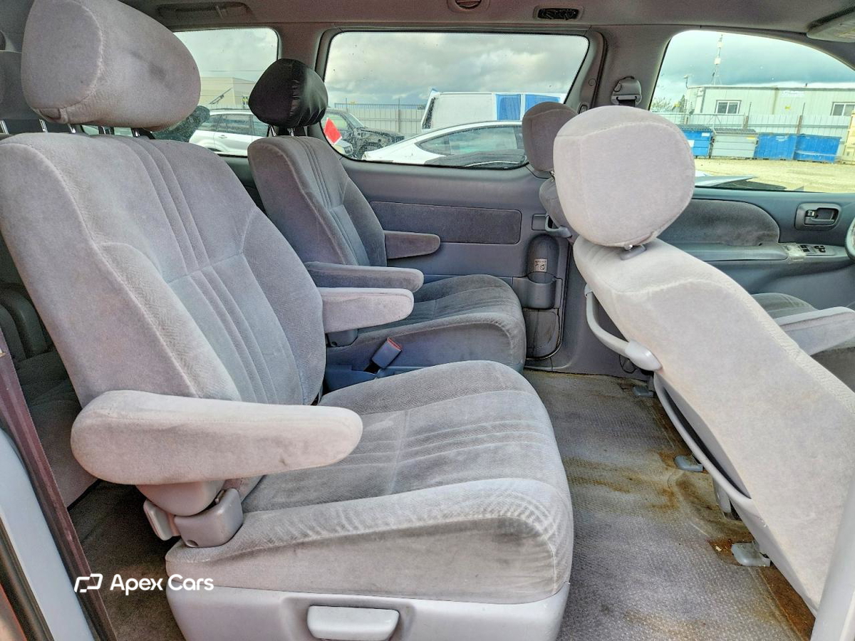 Toyota Sienna 2003