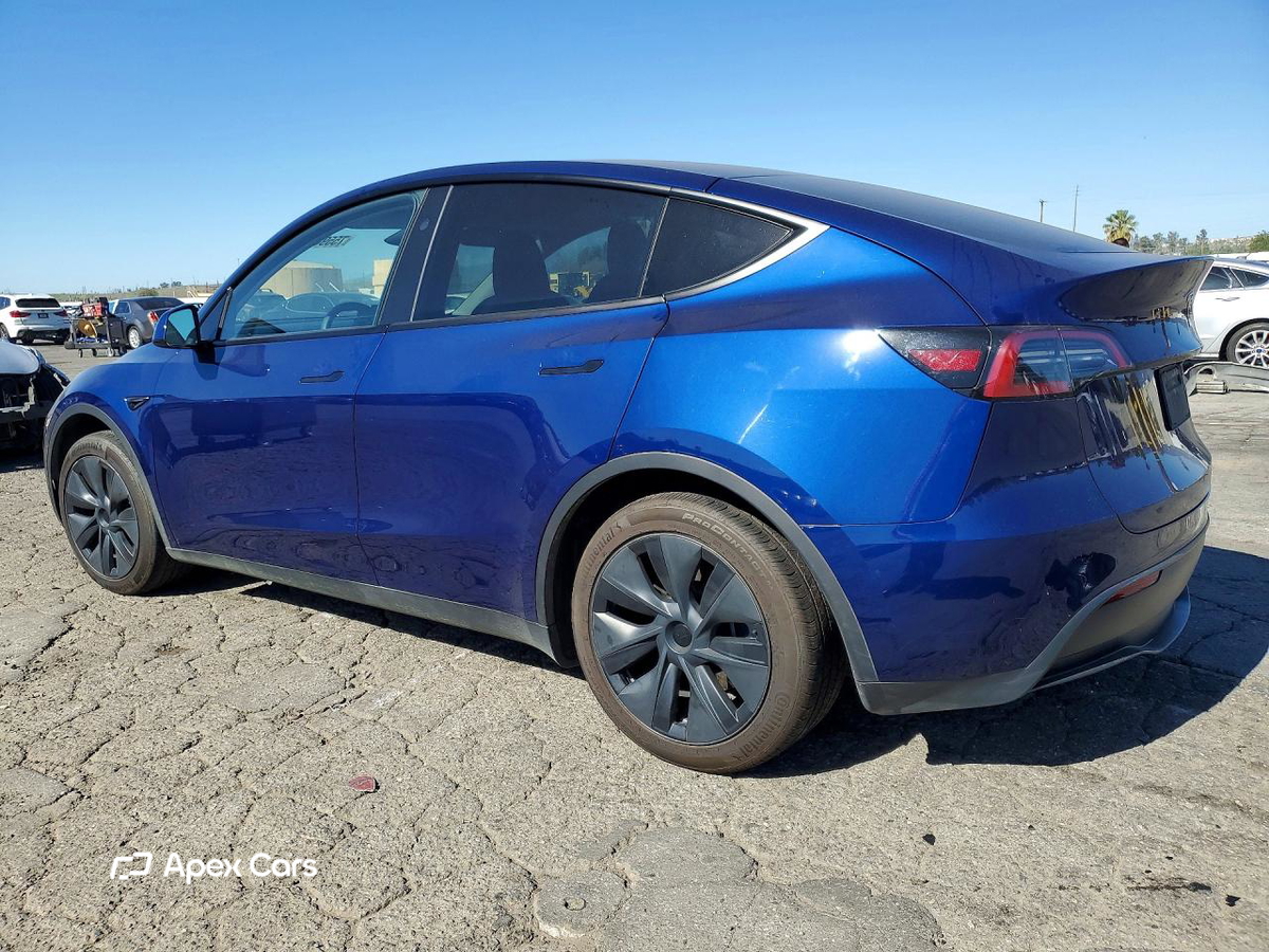 Tesla Model Y 2025