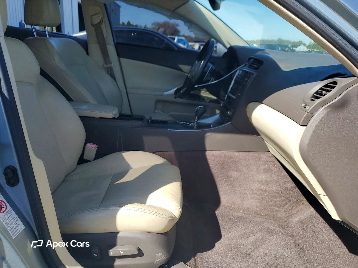 Lexus IS 2010