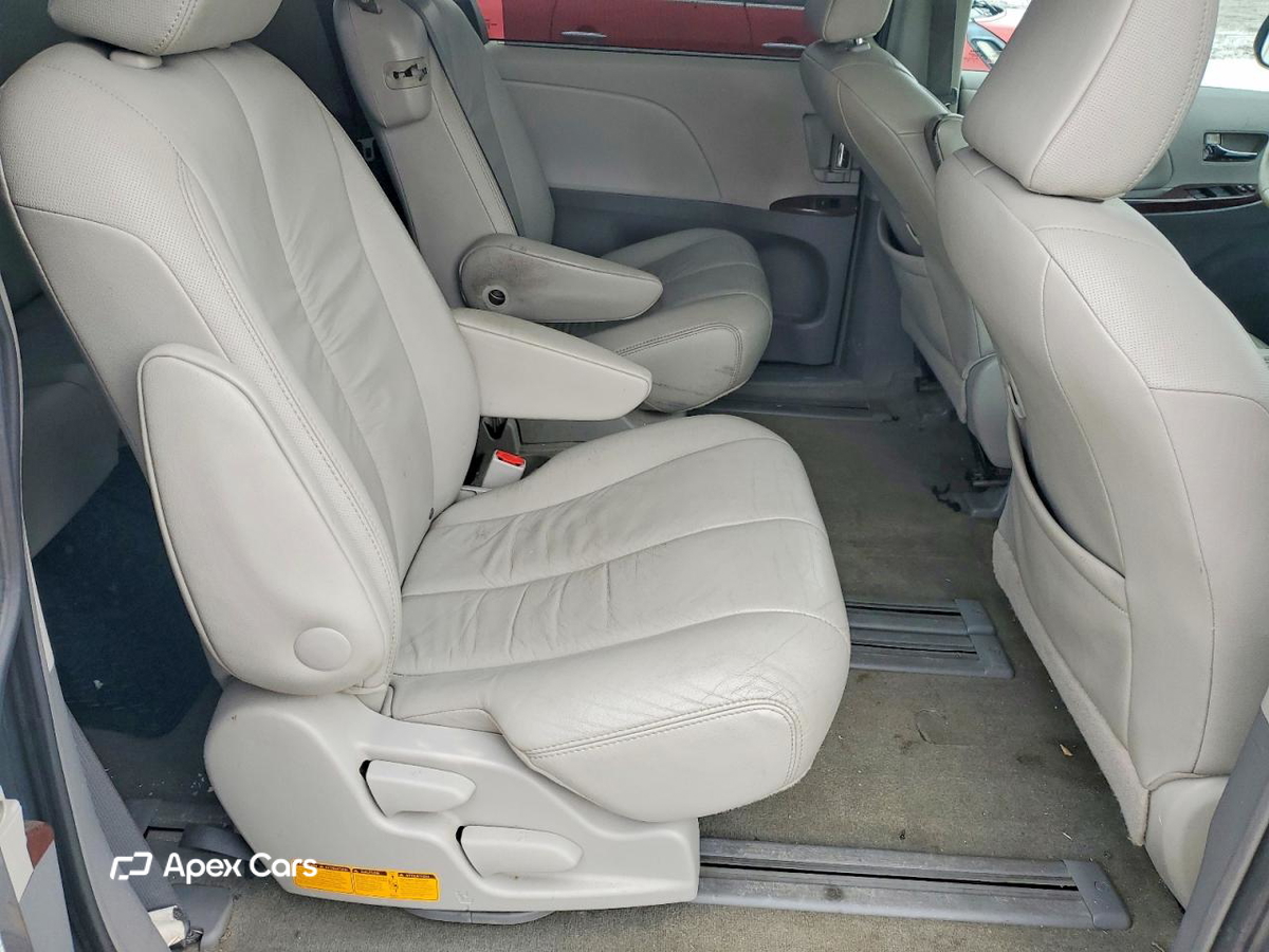 Toyota Sienna 2012