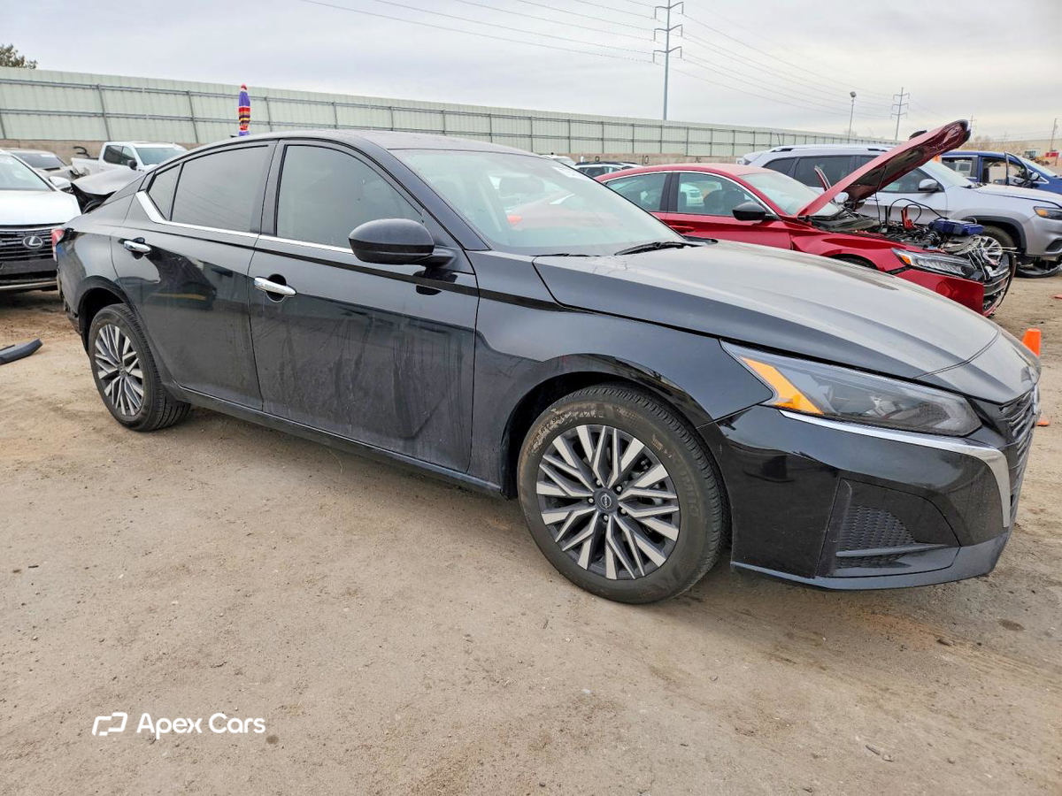 Nissan Altima 2024
