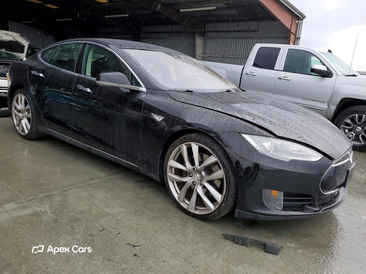 Tesla Model S 2015