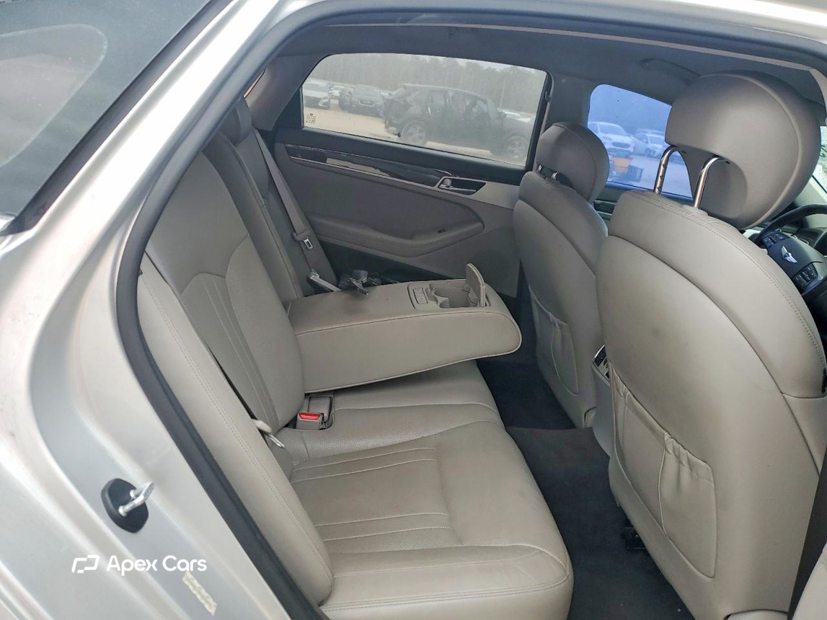 Hyundai Genesis 2015