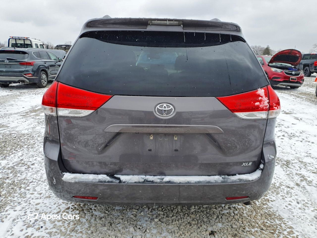 Toyota Sienna 2013