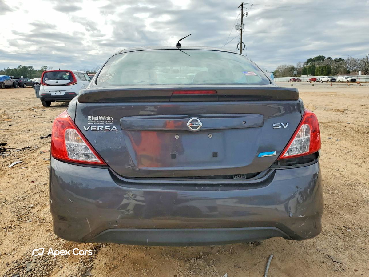 Nissan Versa 2015