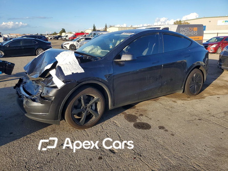 Tesla Model Y 2026 - Image 1 of 13
