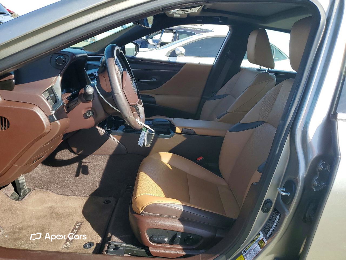 Lexus ES 2020