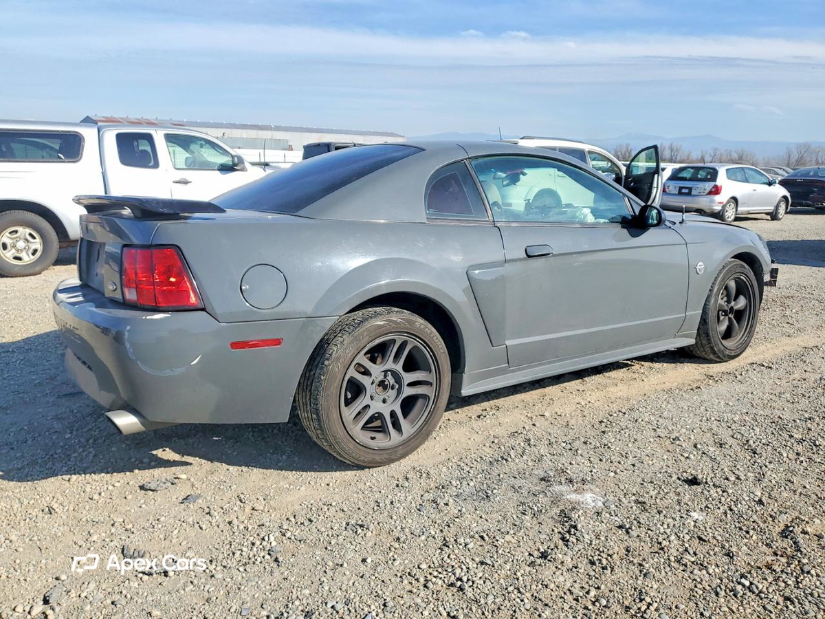 Ford Mustang 2004