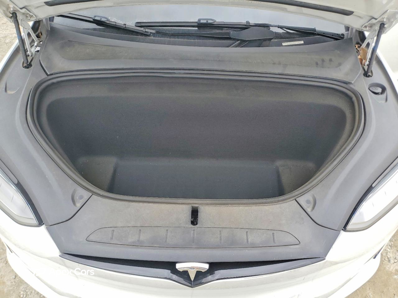 Tesla Model X 2023