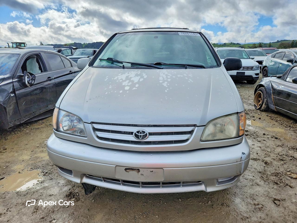 Toyota Sienna 2003