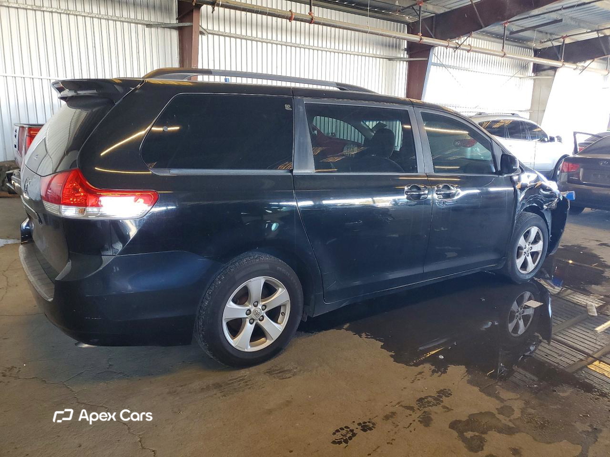 Toyota Sienna 2011