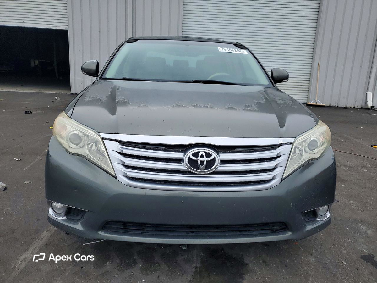 Toyota Avalon 2011