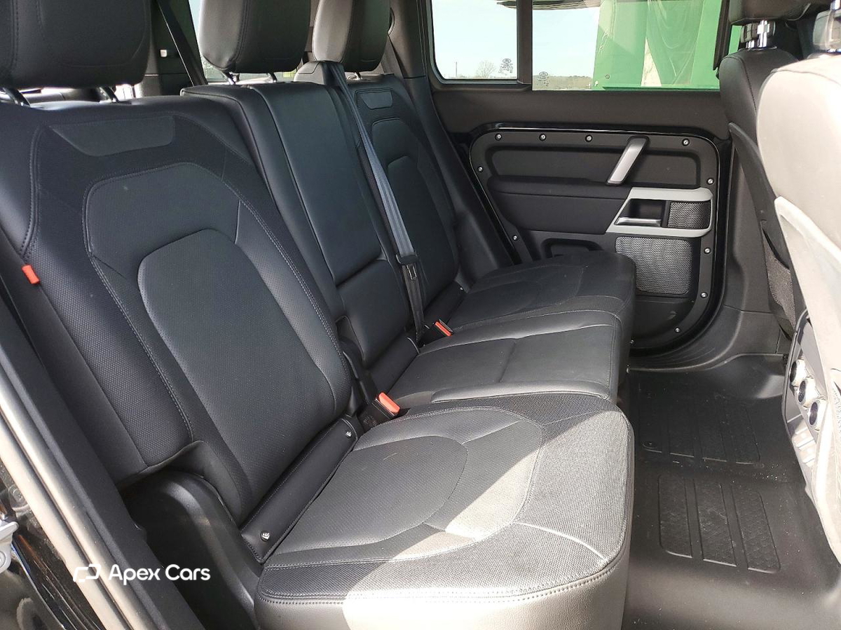 Land Rover Defender 2024