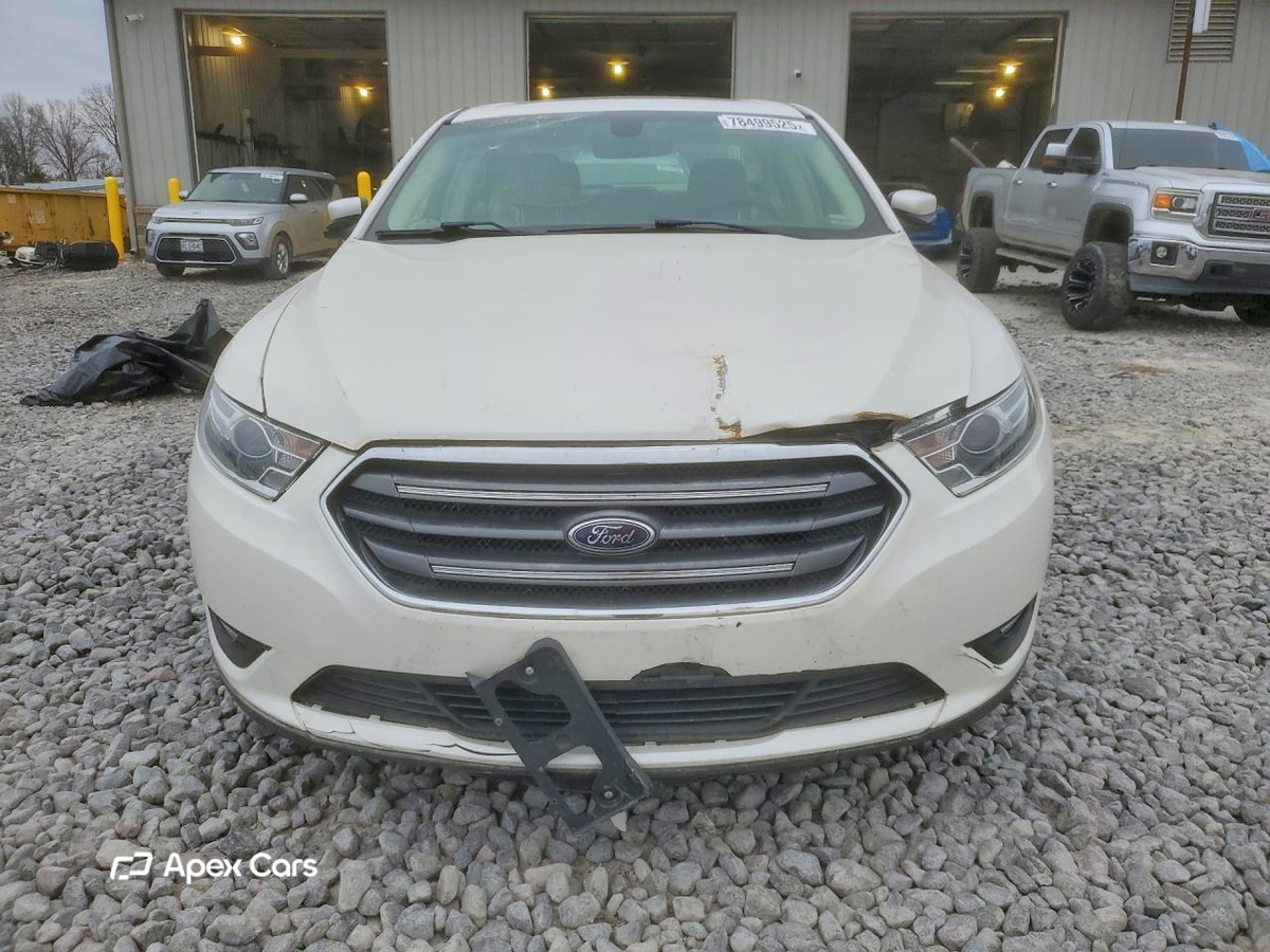 Ford Taurus 2016