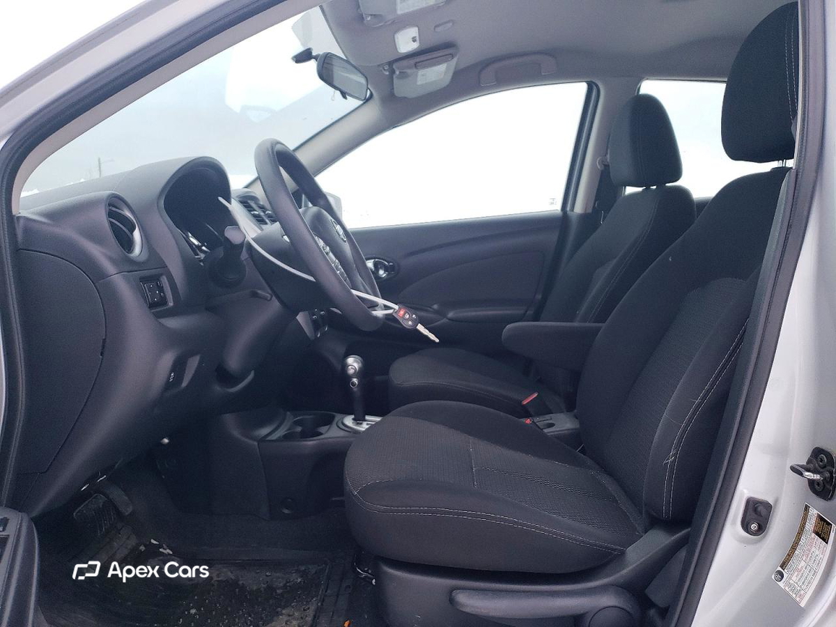 Nissan Versa 2015