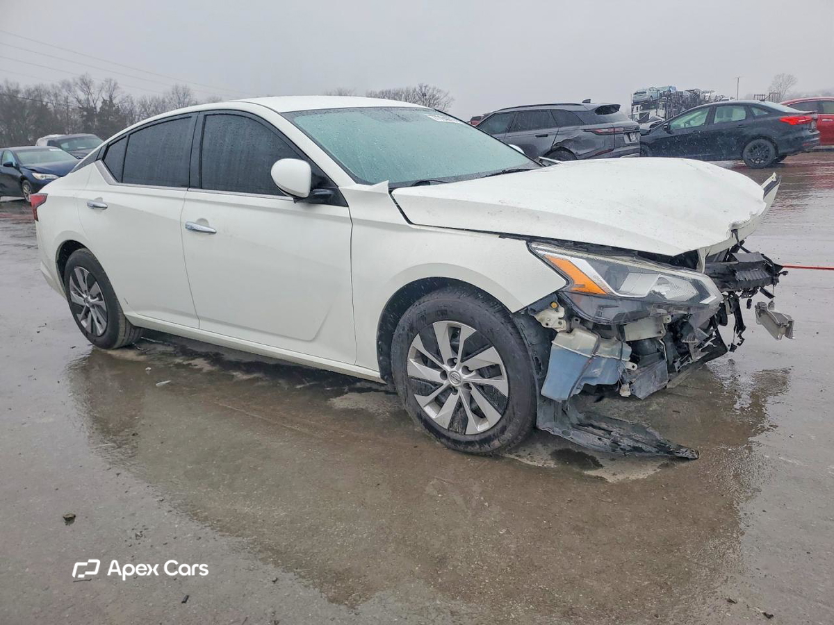 Nissan Altima 2020