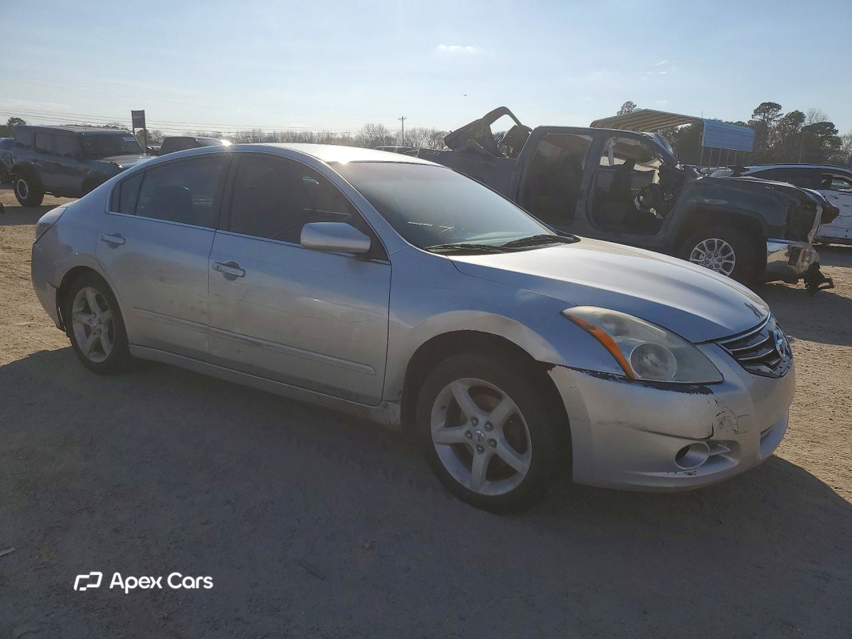 Nissan Altima 2012