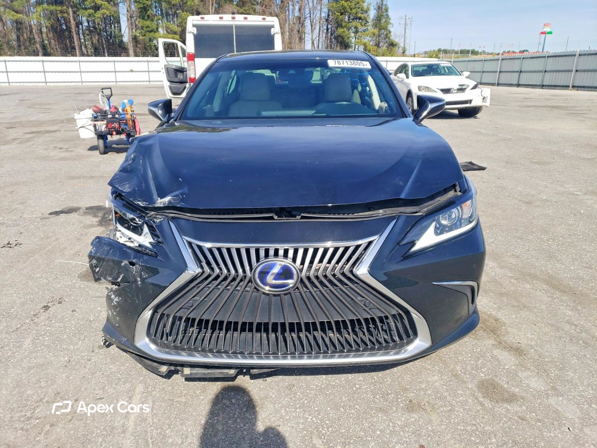 Lexus ES 2020