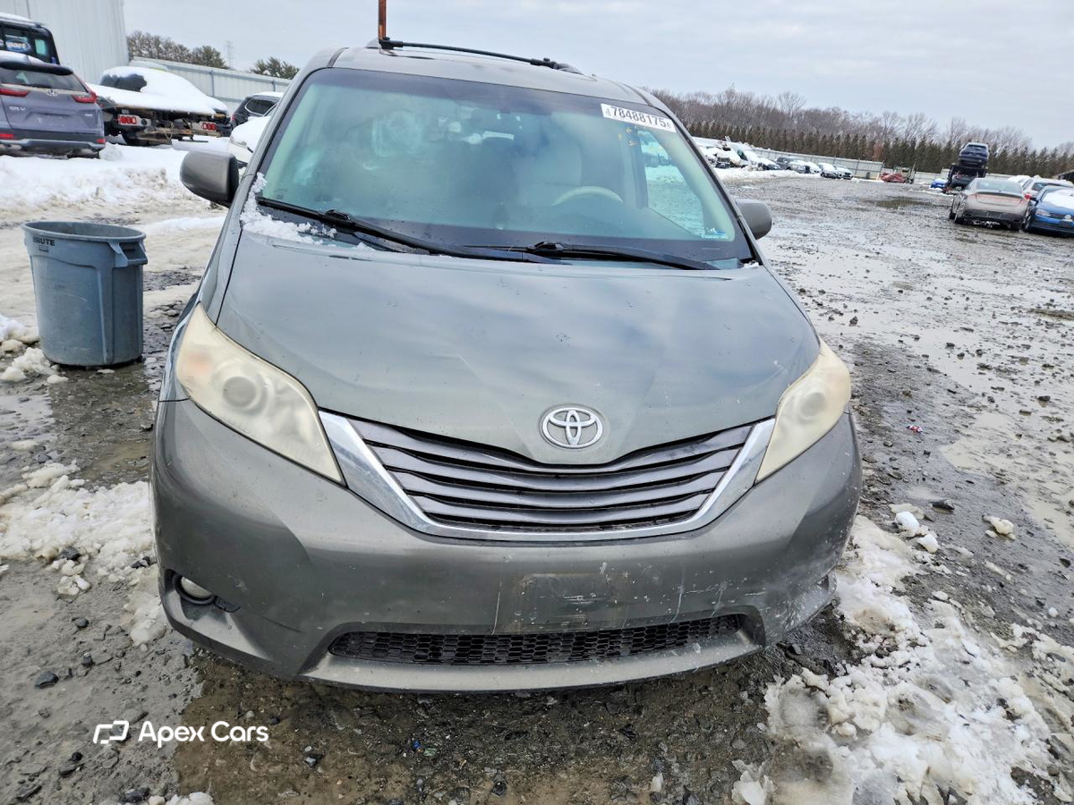 Toyota Sienna 2011