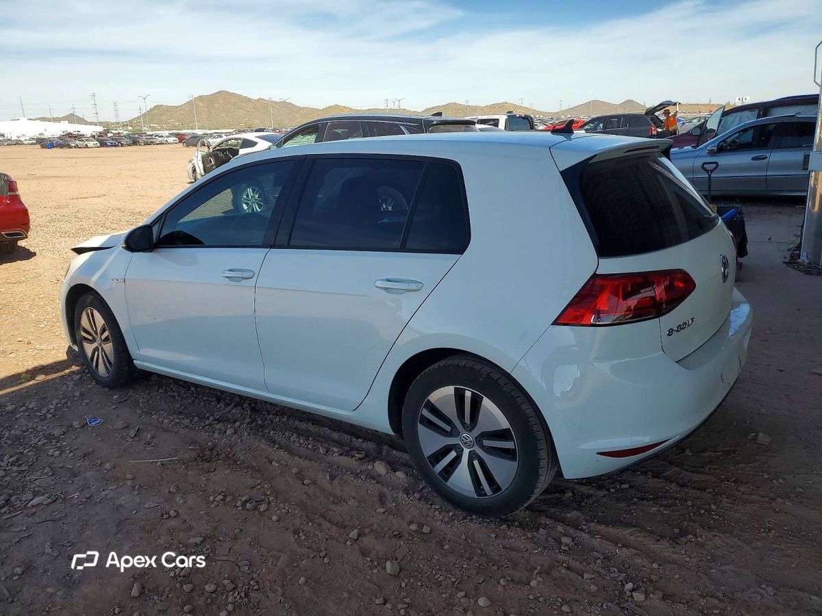 Volkswagen e Golf 2016