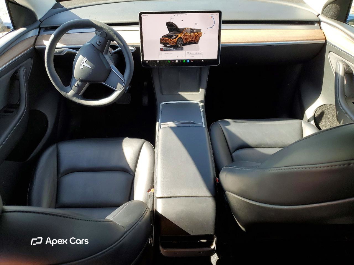 Tesla Model Y 2025