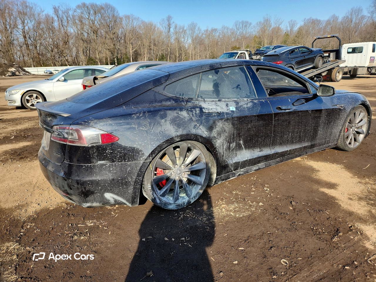 Tesla Model S 2016