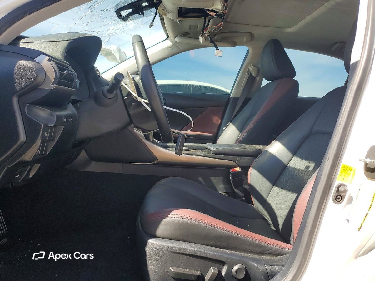 Lexus IS 2019