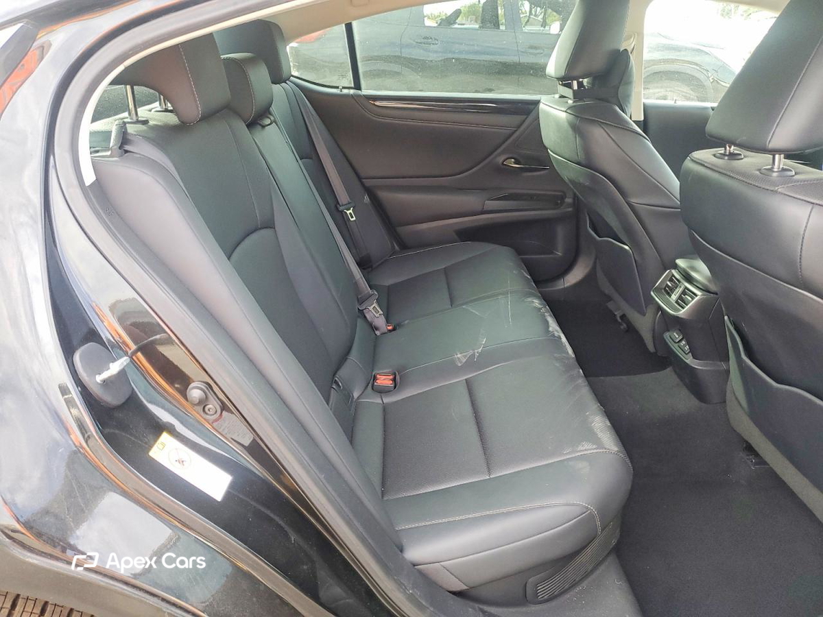 Lexus ES 2019
