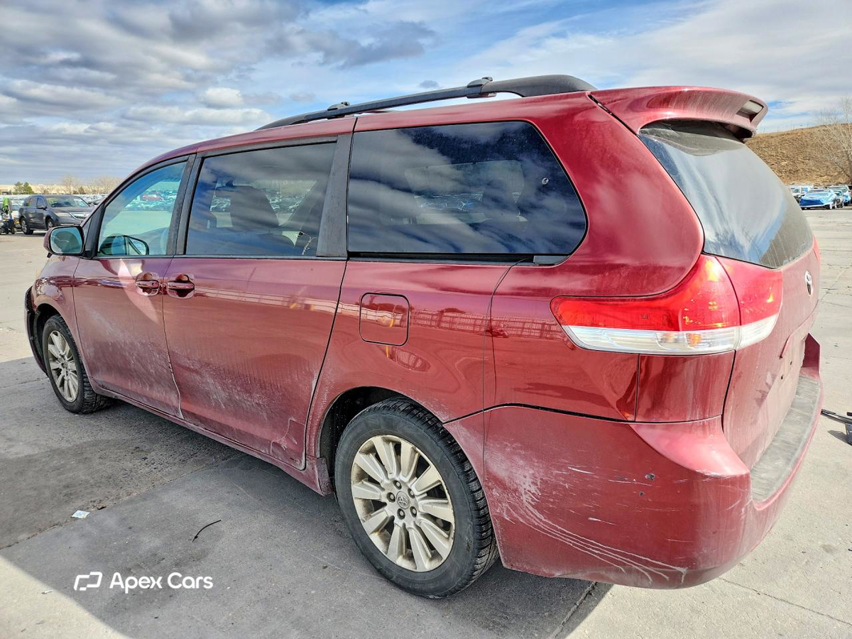 Toyota Sienna 2011