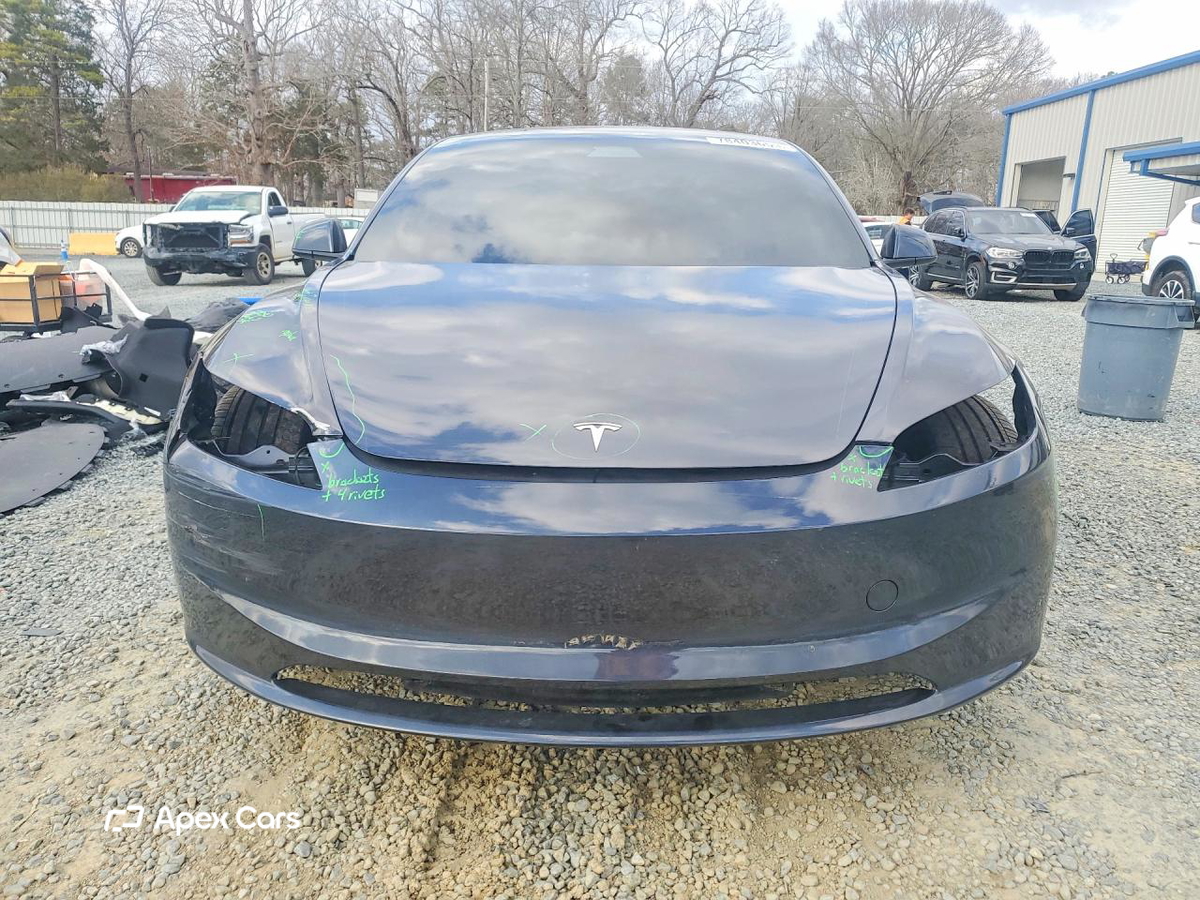 Tesla Model 3 2024