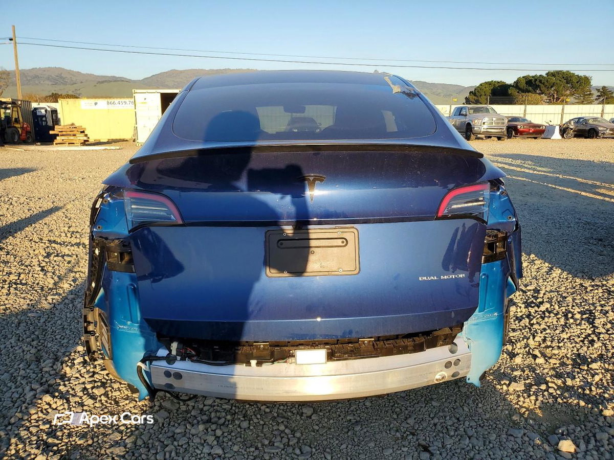 Tesla Model Y 2024
