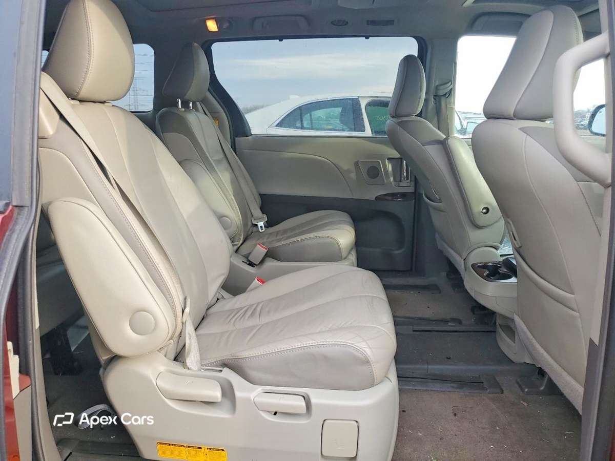 Toyota Sienna 2014