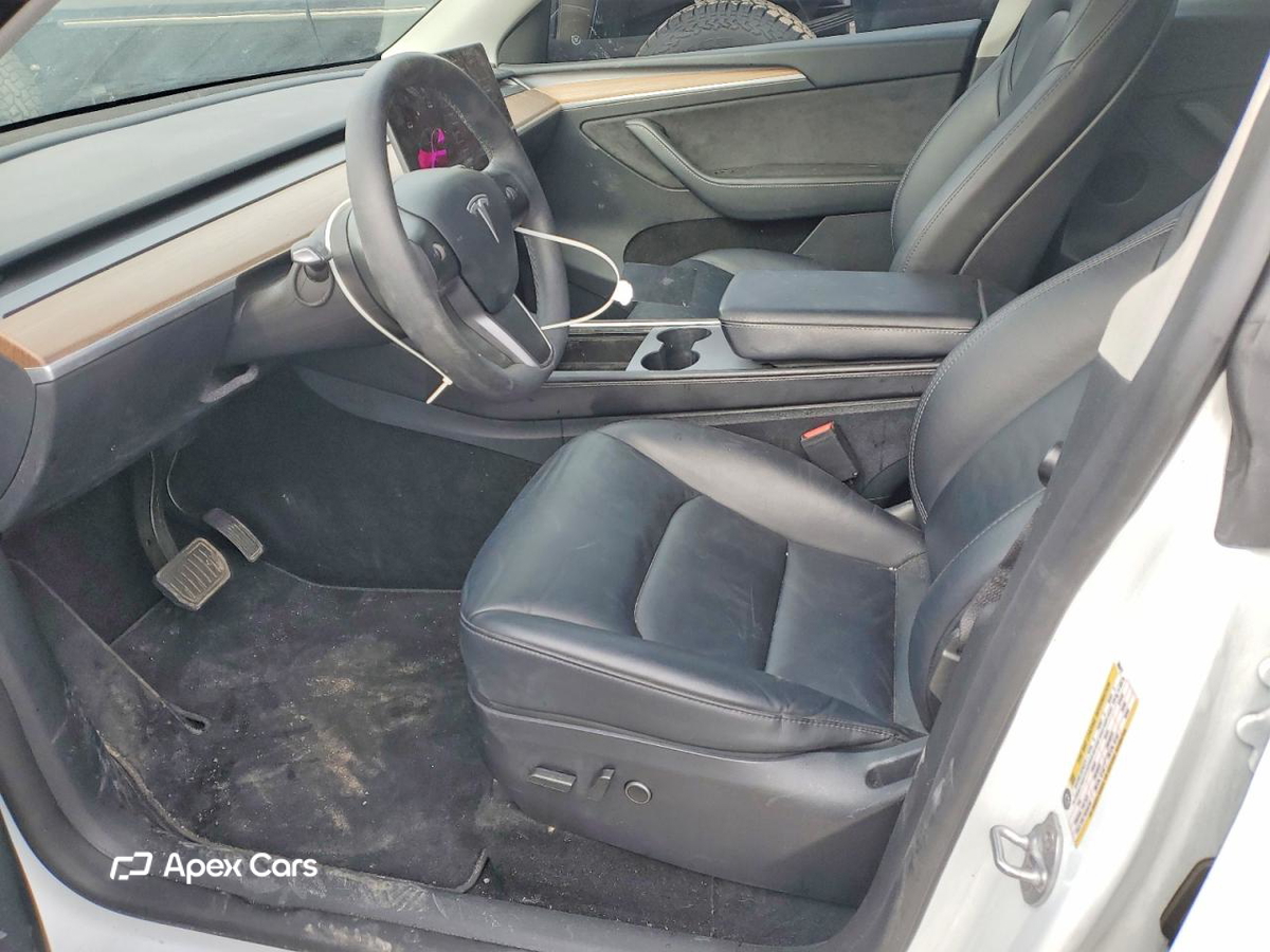 Tesla Model Y 2025