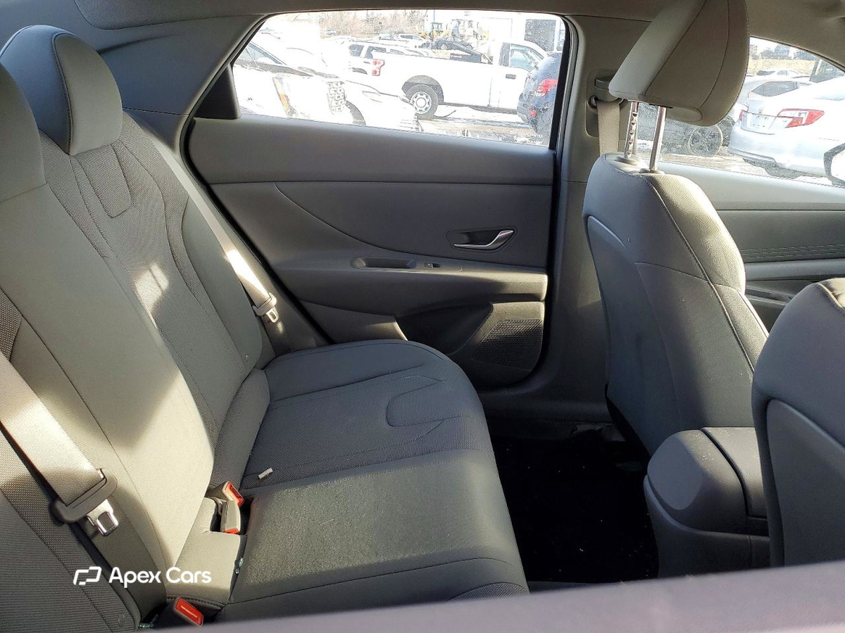 Hyundai Elantra 2022