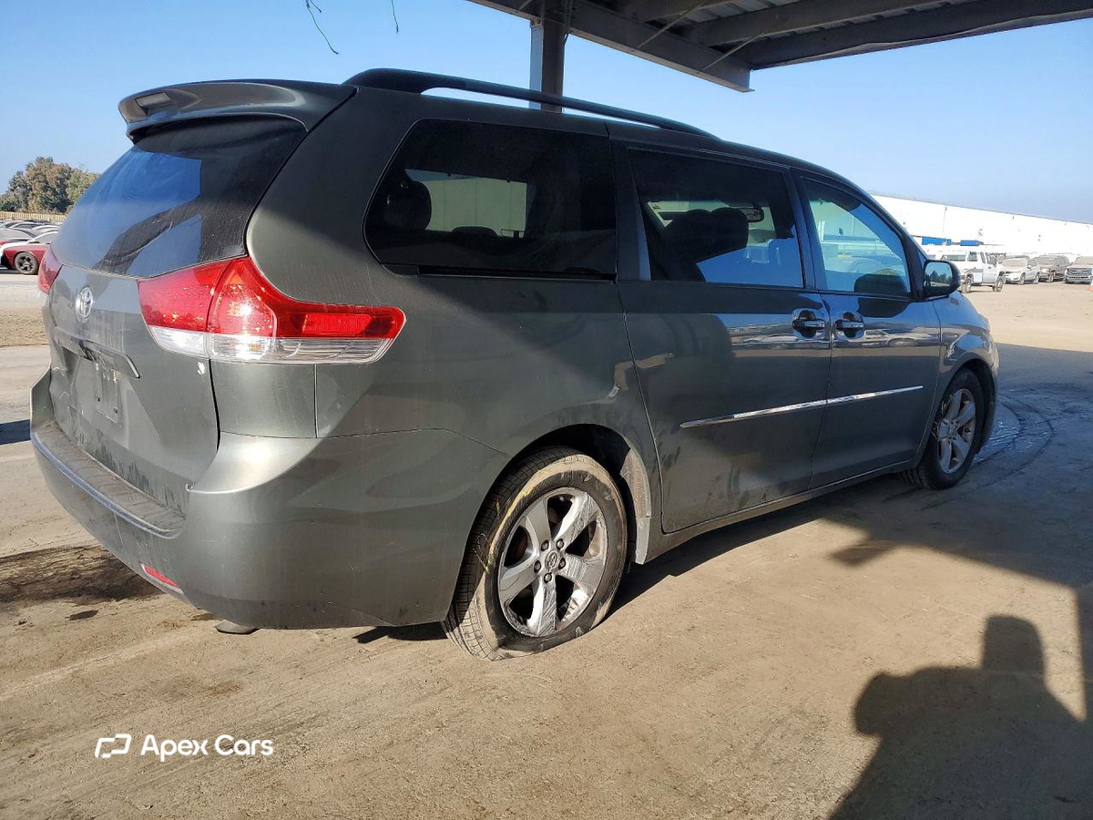 Toyota Sienna 2011